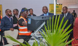 Demonstration on the process of applying for a driving license